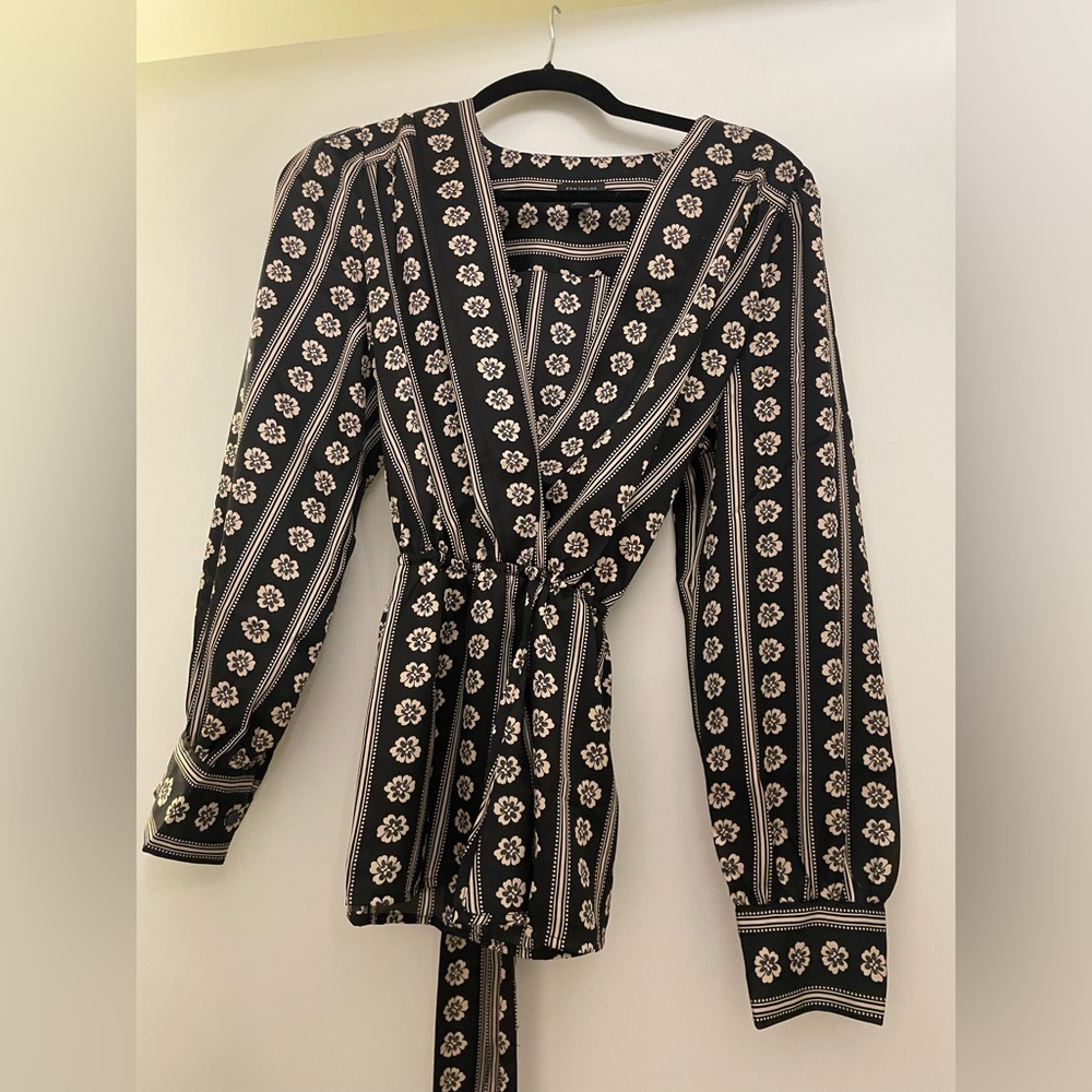 Beautiful Ann Taylor wrap blouse size M